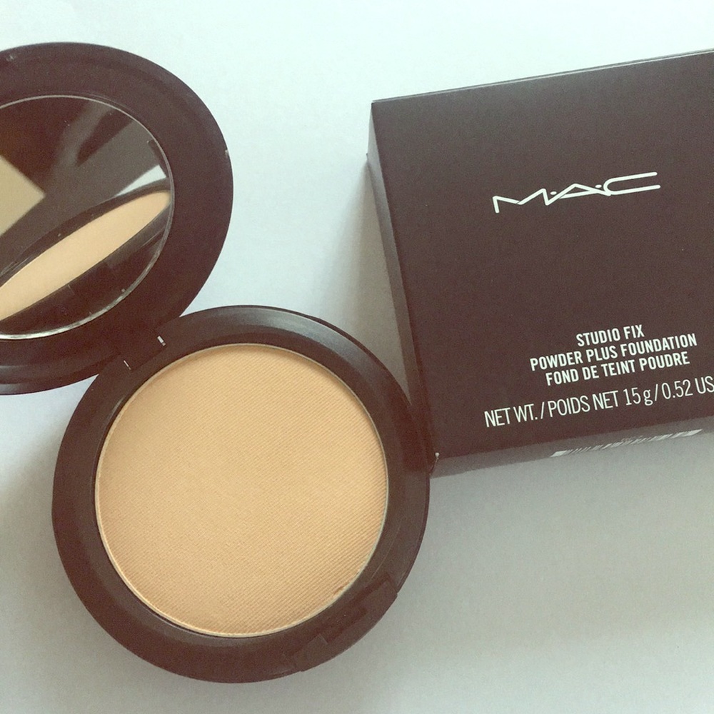MAC Studio Fix Powder Plus Foundation NW20